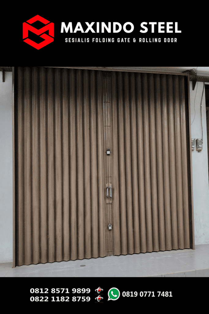Folding gate besi warna coklat untuk kantor di Senen Jakarta Pusat