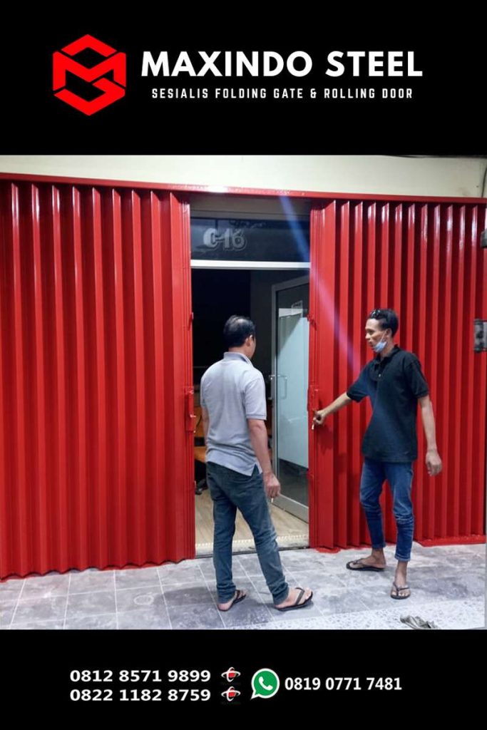 Pintu folding gate besi merah untuk ruko di Harapan Mulya Kemayoran Jakarta Pusat