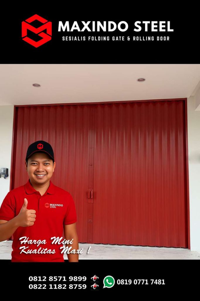 Folding gate merah marun bahan galvalum dipasang di area Kebon Kosong Kemayoran