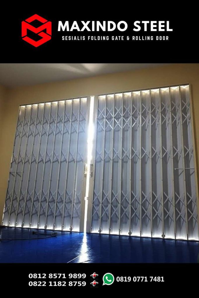 Folding Gate Lubang Buaya Jakarta Timur warna abu-abu metalik untuk gudang