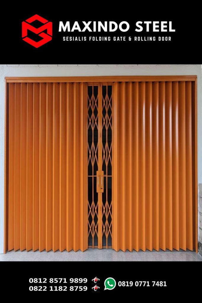 Folding gate oranye bahan galvalum di area Sumur Batu Kemayoran
