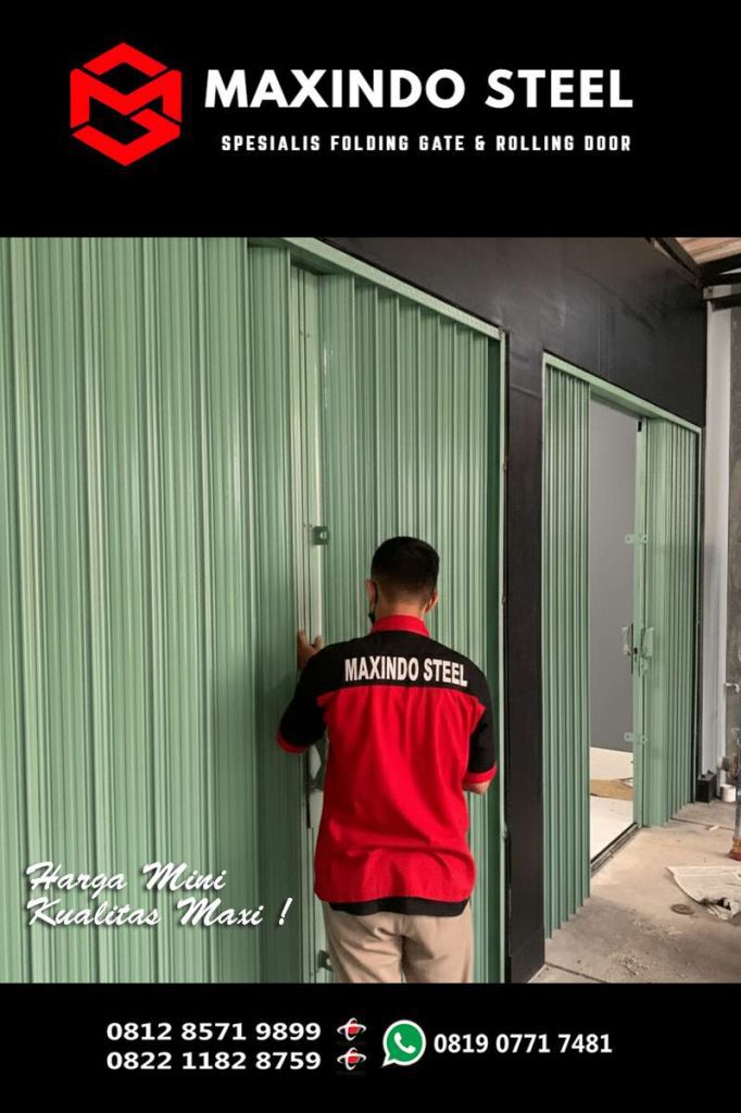 Folding gate hijau muda terpasang rapi di Rawa Bunga Jatinegara Jakarta Timur