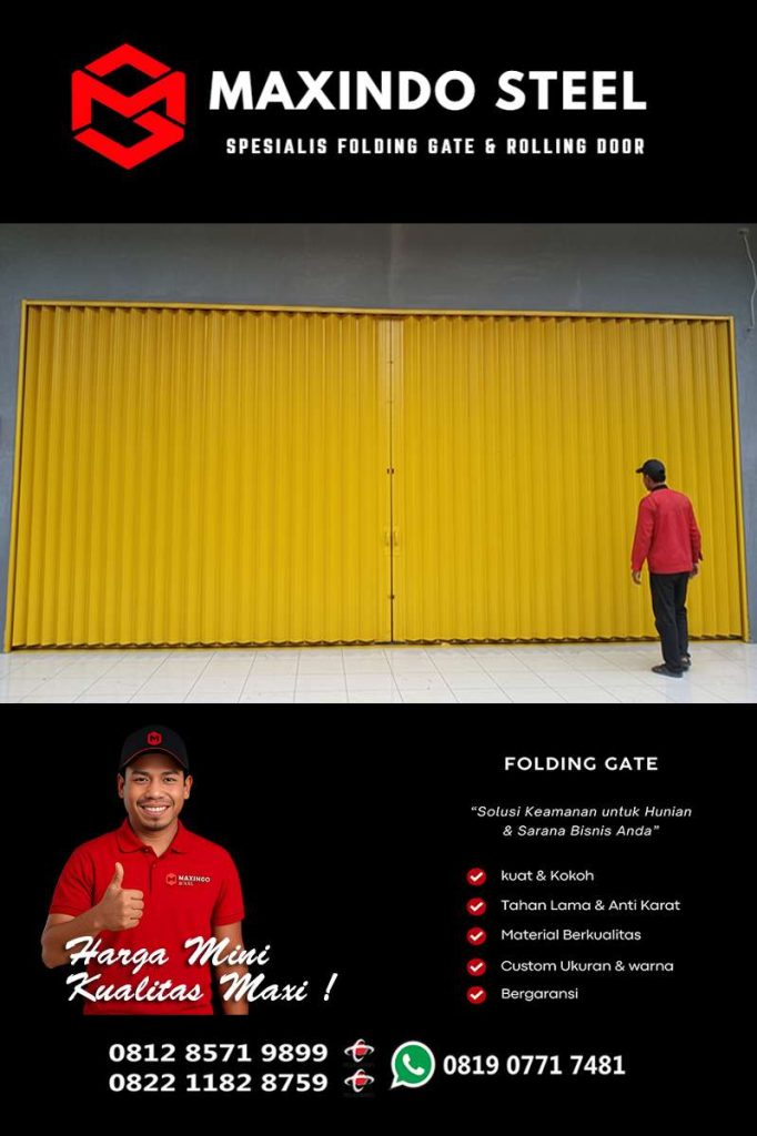 Folding gate warna kuning cerah terpasang di Cipinang Besar Selatan Jatinegara