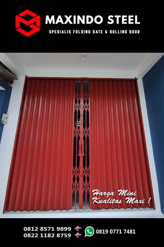 Folding gate merah untuk rumah dan kios di Kampung Melayu Jatinegara